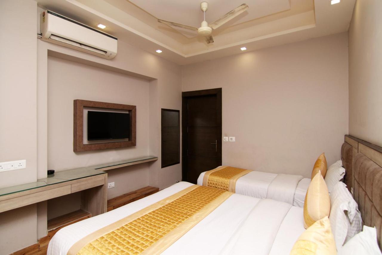 Oyo 23603 Hotel Merry Gold New Delhi Exterior photo